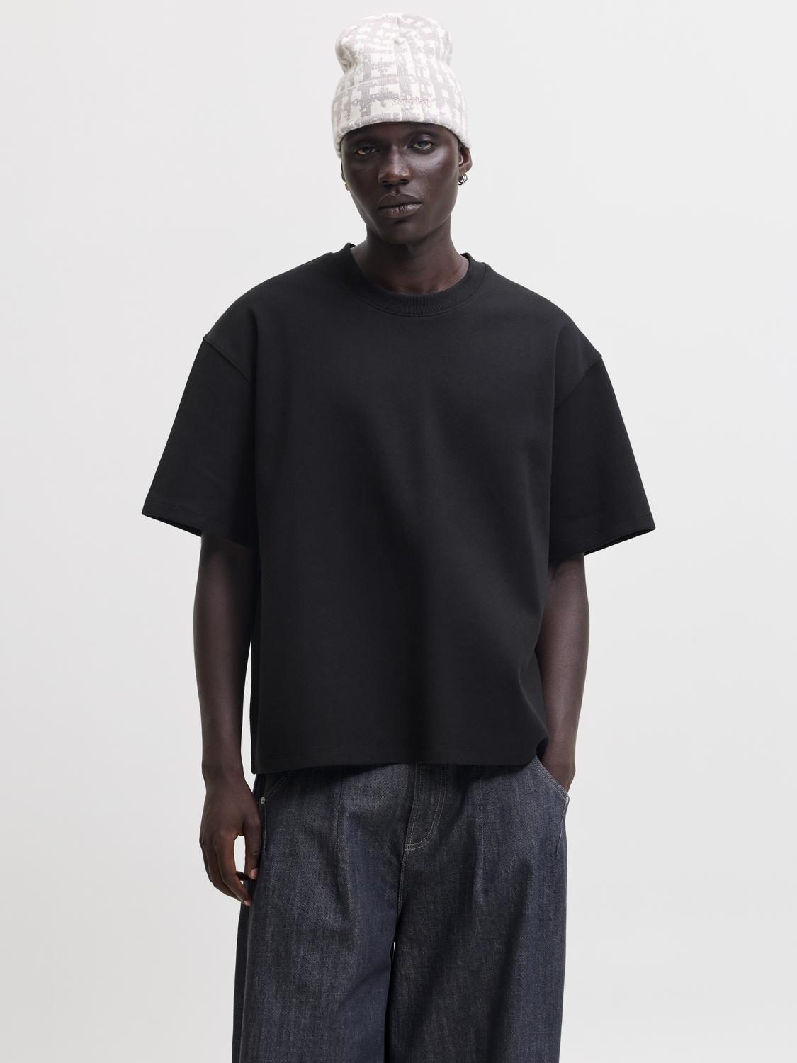 model_shot-front